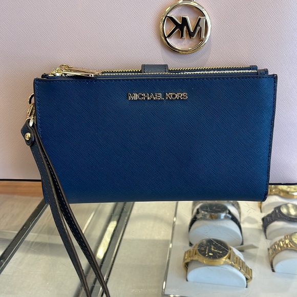 MICHAEL KORS LARGE DOUBLE ZIP WRISTLET WALLET PHONE CASE 
Navy 
NWT - Picture 7 of 16